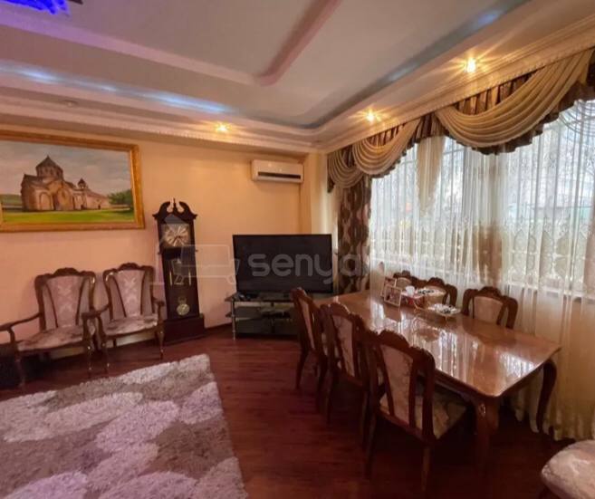 3 Սենյականոց Բնակարան Քարե Շենքում, 92քմ, 1/3 հարկ, Կապիտալ Վերանորոգված, Կահավորված
