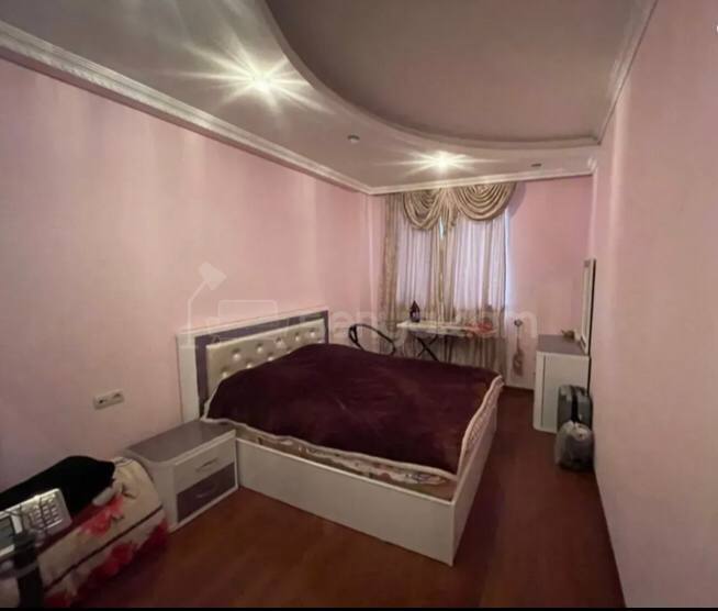 3 Սենյականոց Բնակարան Քարե Շենքում, 92քմ, 1/3 հարկ, Կապիտալ Վերանորոգված, Կահավորված