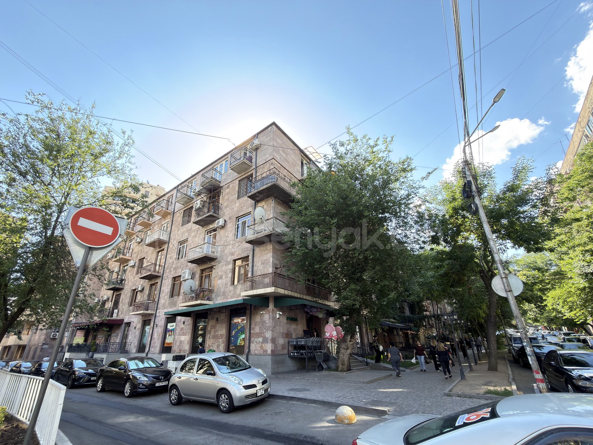 3 Սենյականոց Բնակարան Քարե Շենքում, 109քմ, 4/5 հարկ, Կապիտալ Վերանորոգված, Կահավորված, Արևկող