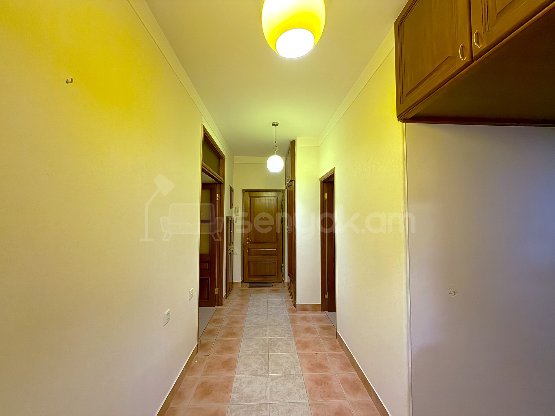 3 Սենյականոց Բնակարան Քարե Շենքում, 109քմ, 4/5 հարկ, Կապիտալ Վերանորոգված, Կահավորված, Արևկող