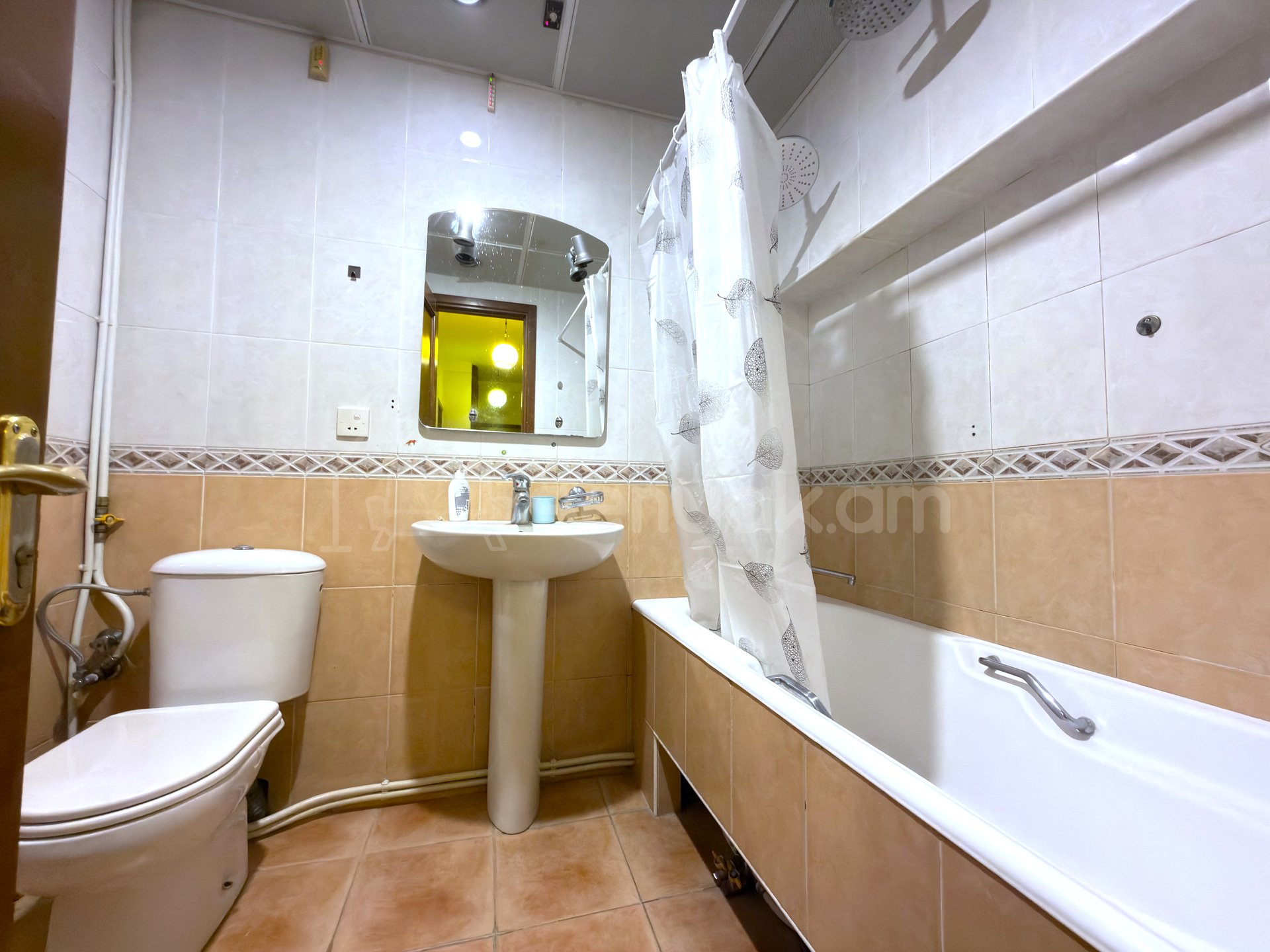 3 Սենյականոց Բնակարան Քարե Շենքում, 109քմ, 4/5 հարկ, Կապիտալ Վերանորոգված, Կահավորված, Արևկող