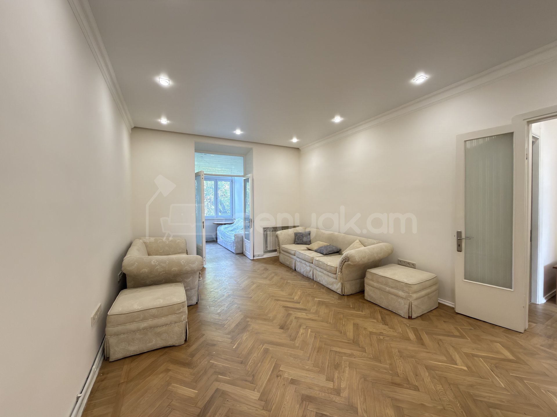 3 Սենյականոց Բնակարան Քարե Շենքում, 110քմ, 4/5 հարկ, Կապիտալ Վերանորոգված, Կահավորված, Արևկող