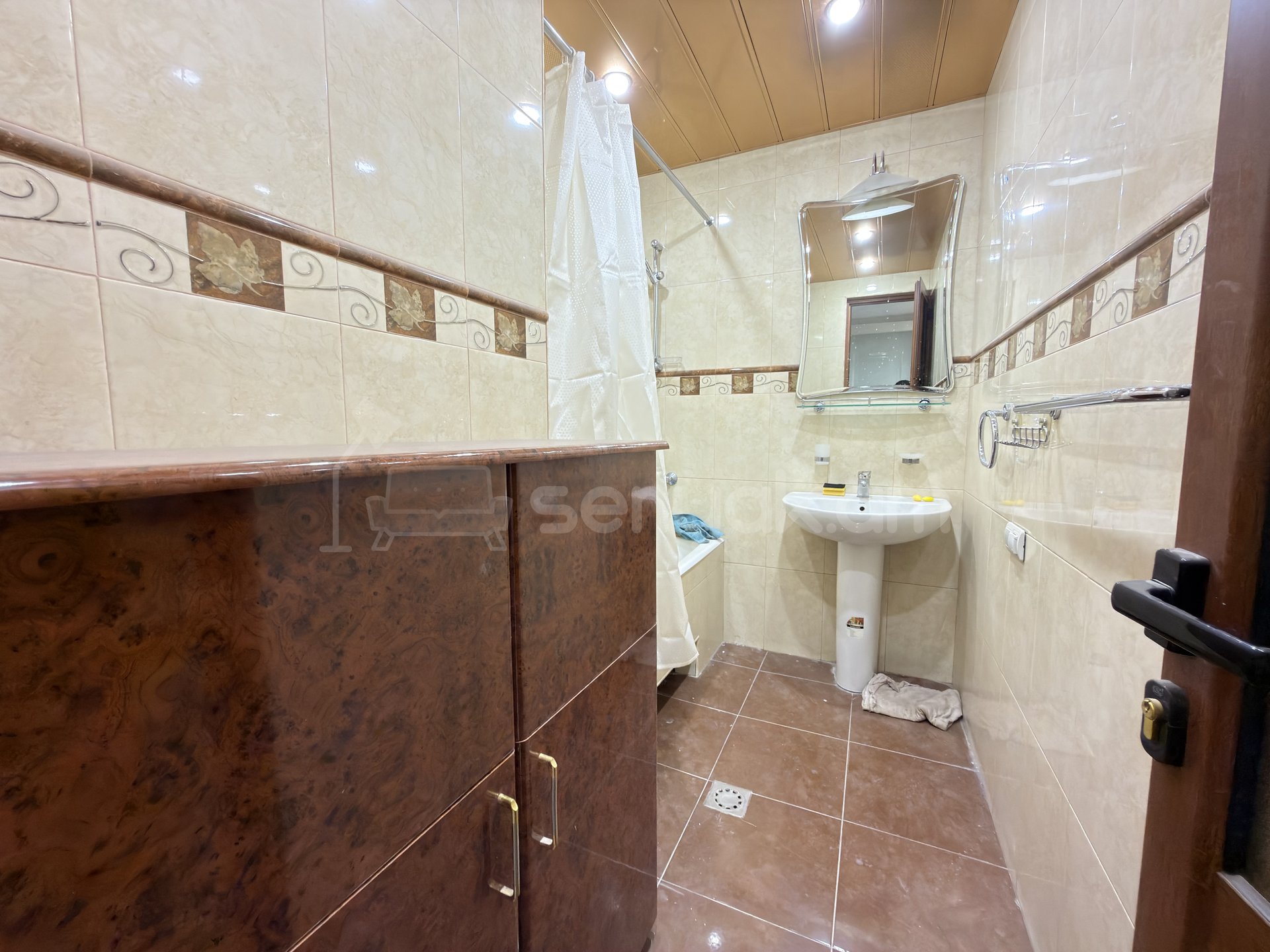 3 Սենյականոց Բնակարան Քարե Շենքում, 110քմ, 4/5 հարկ, Կապիտալ Վերանորոգված, Կահավորված, Արևկող