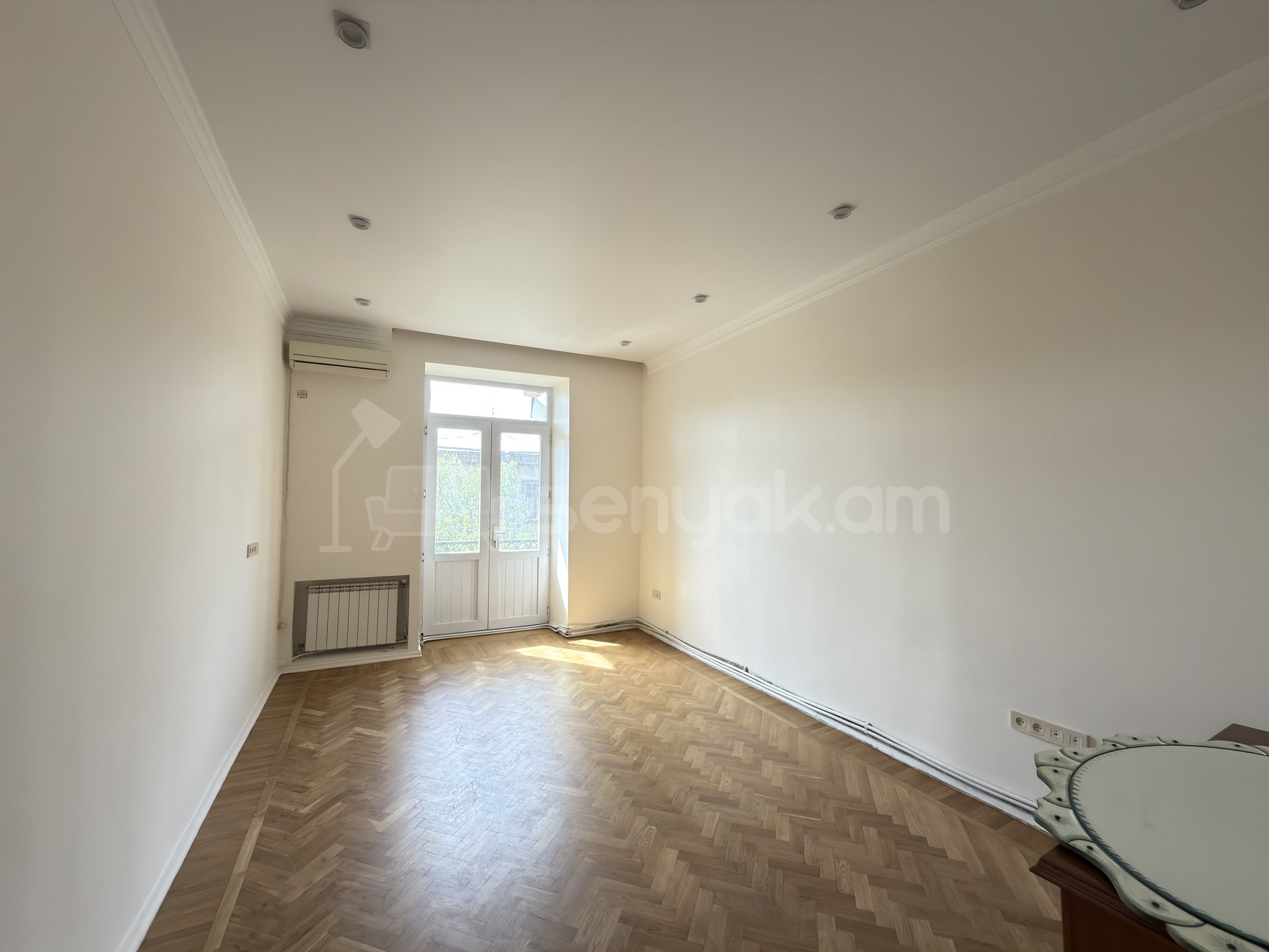 3 Սենյականոց Բնակարան Քարե Շենքում, 110քմ, 4/5 հարկ, Կապիտալ Վերանորոգված, Կահավորված, Արևկող