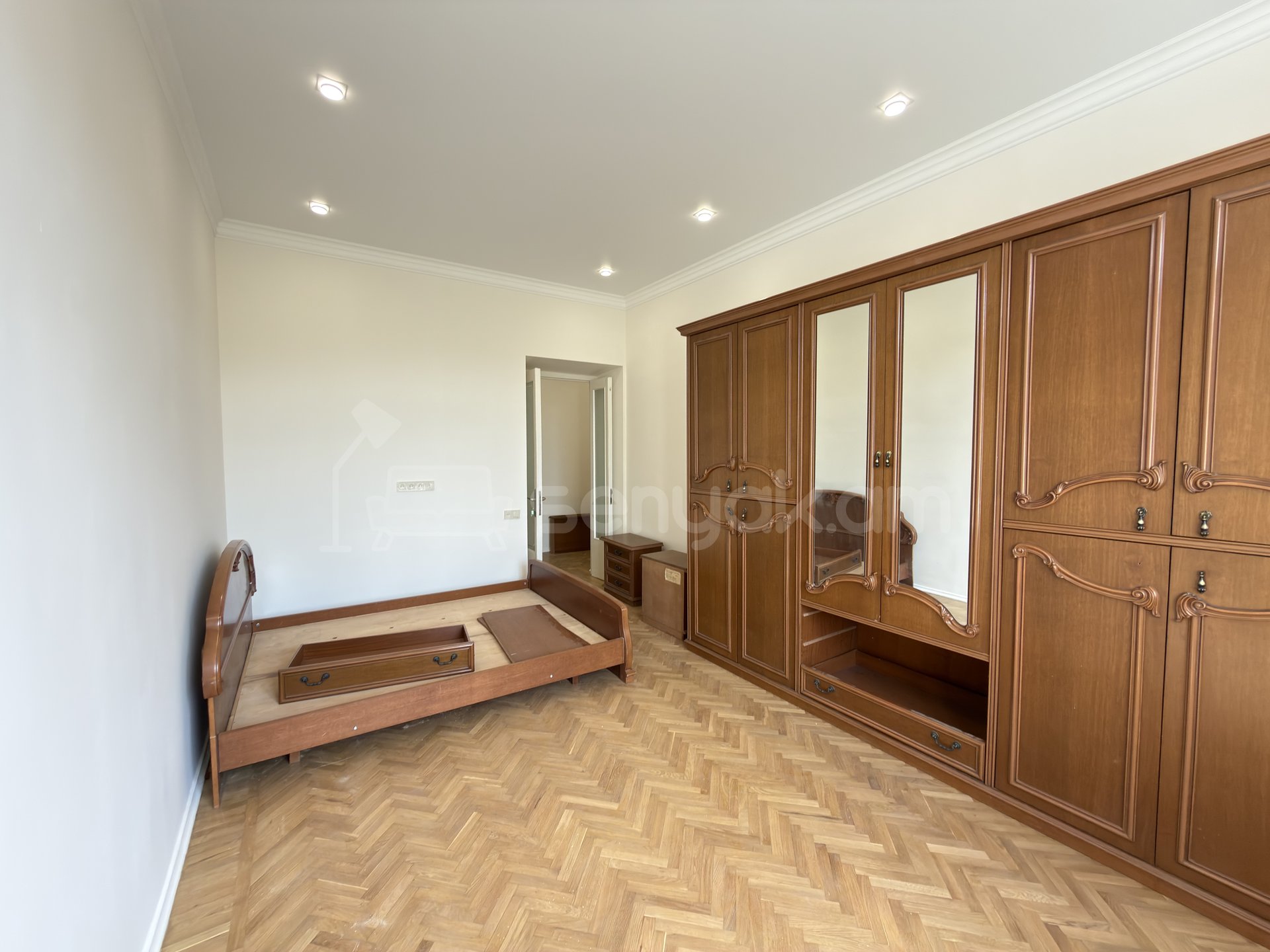 3 Սենյականոց Բնակարան Քարե Շենքում, 110քմ, 4/5 հարկ, Կապիտալ Վերանորոգված, Կահավորված, Արևկող