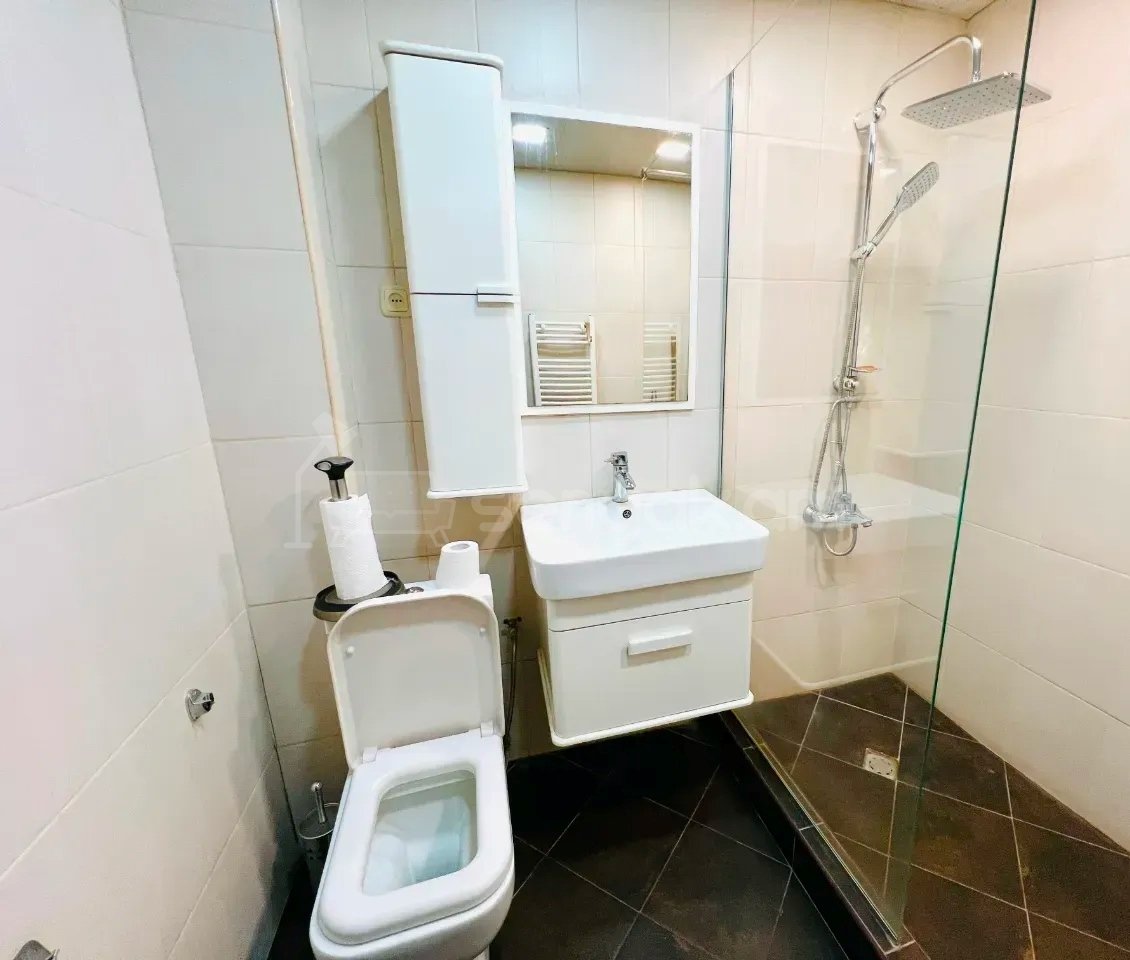 3 Սենյականոց Բնակարան Քարե Շենքում, 74քմ, 2/5 հարկ, Կապիտալ Վերանորոգված