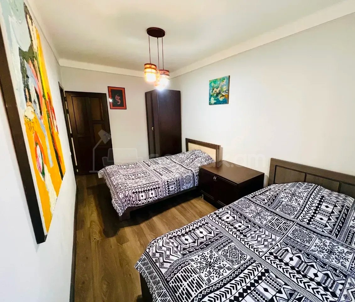 3 Սենյականոց Բնակարան Քարե Շենքում, 74քմ, 2/5 հարկ, Կապիտալ Վերանորոգված