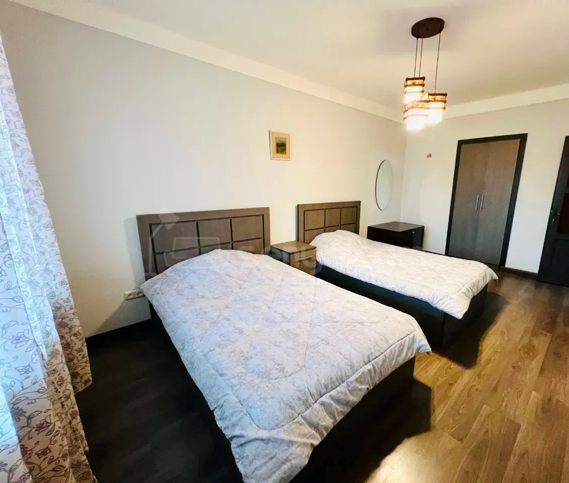 3 Սենյականոց Բնակարան Քարե Շենքում, 74քմ, 2/5 հարկ, Կապիտալ Վերանորոգված
