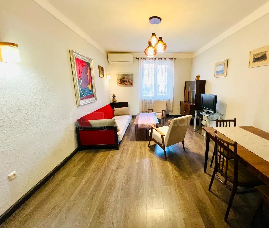 3 Սենյականոց Բնակարան Քարե Շենքում, 74քմ, 2/5 հարկ, Կապիտալ Վերանորոգված