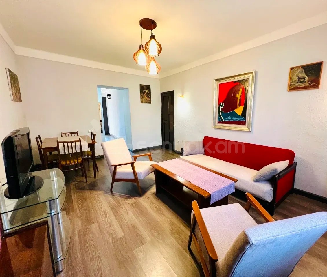 3 Սենյականոց Բնակարան Քարե Շենքում, 74քմ, 2/5 հարկ, Կապիտալ Վերանորոգված