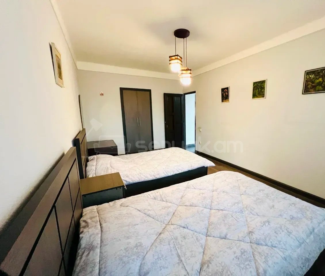 3 Սենյականոց Բնակարան Քարե Շենքում, 74քմ, 2/5 հարկ, Կապիտալ Վերանորոգված
