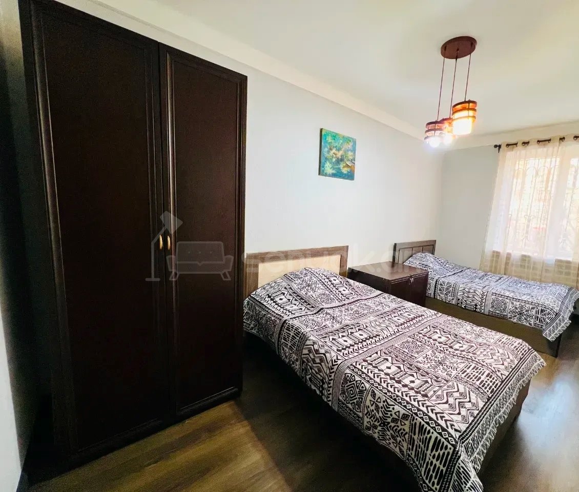 3 Սենյականոց Բնակարան Քարե Շենքում, 74քմ, 2/5 հարկ, Կապիտալ Վերանորոգված