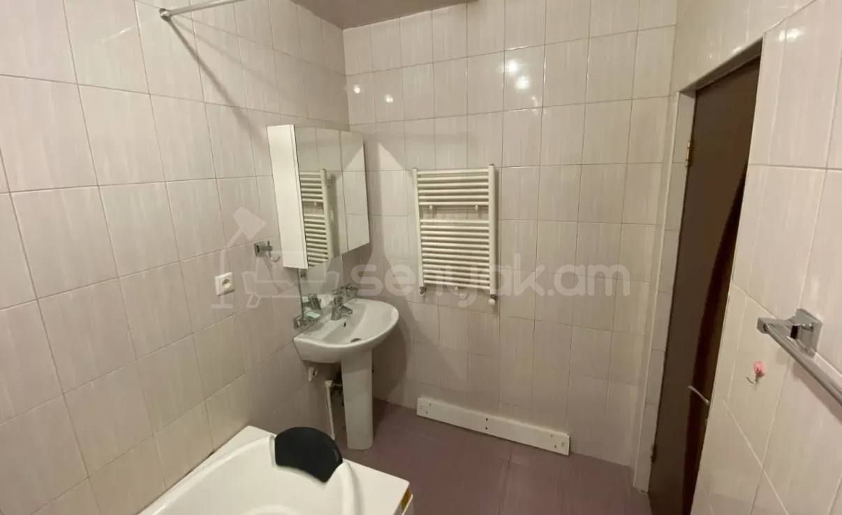 2 Սենյականոց Բնակարան, 60քմ, 9/13 հարկ, Կապիտալ Վերանորոգված, Կահավորված