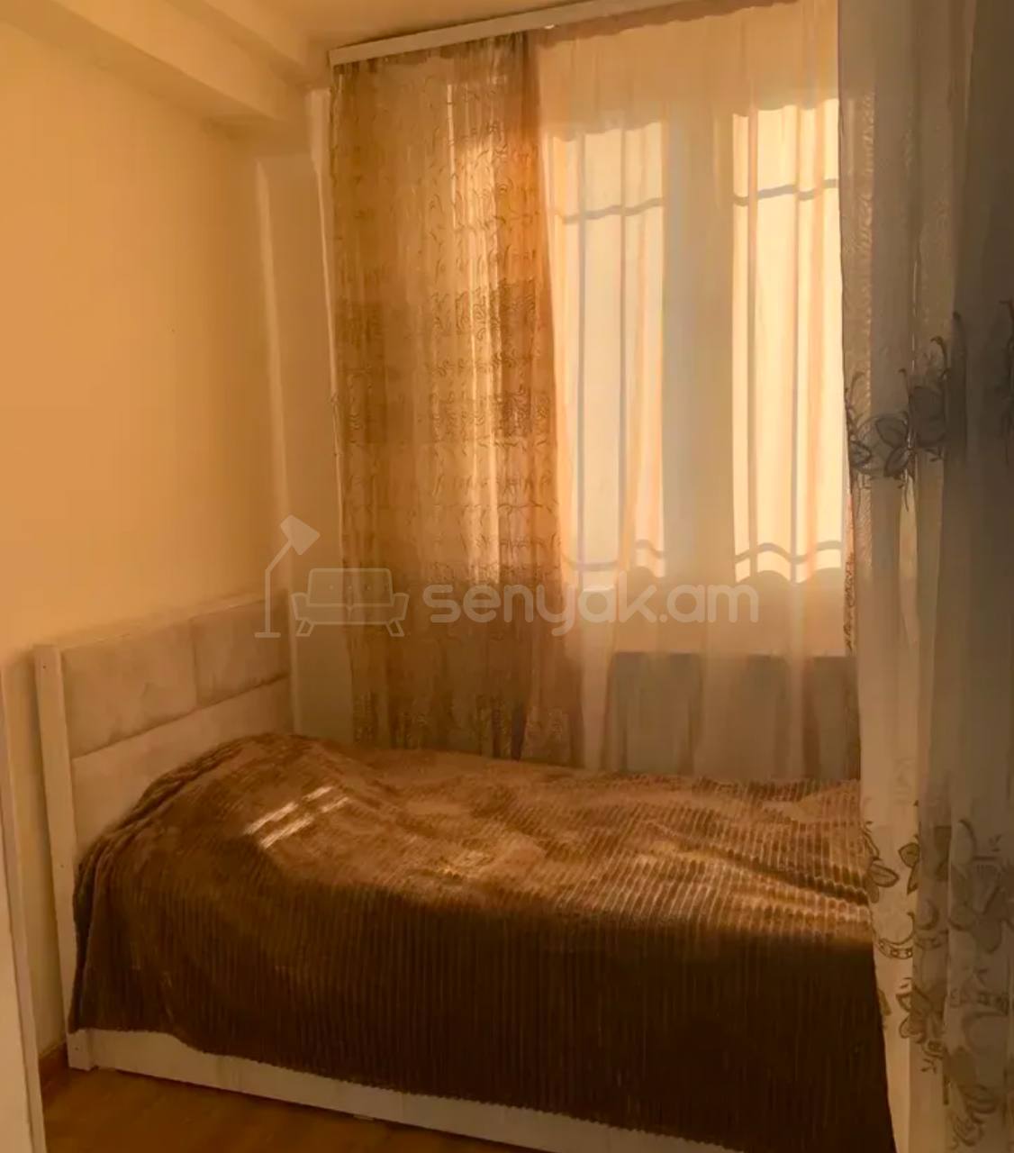 3 Սենյականոց Բնակարան Քարե Շենքում, 51քմ, 1/4 հարկ, Կոսմետիկ Վերանորոգված, Կահավորված