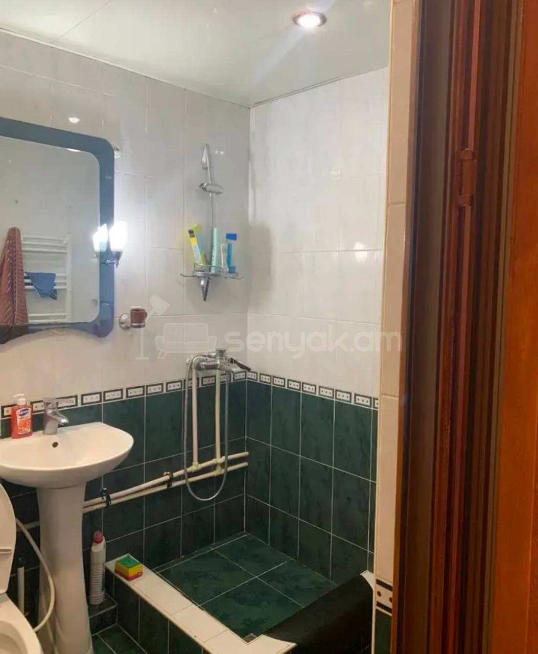 3 Սենյականոց Բնակարան Քարե Շենքում, 51քմ, 1/4 հարկ, Կոսմետիկ Վերանորոգված, Կահավորված