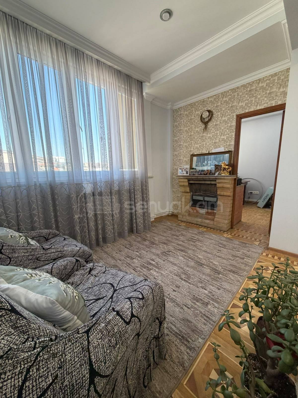 3 Սենյականոց Բնակարան Քարե Շենքում, 96քմ, 5/5 հարկ, Կապիտալ Վերանորոգված