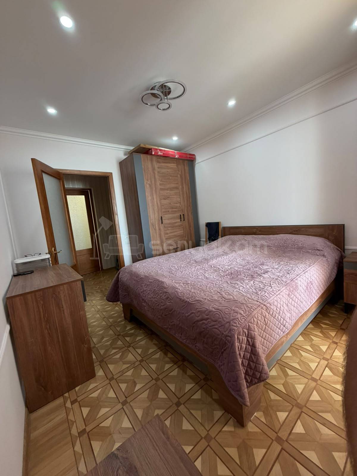 3 Սենյականոց Բնակարան Քարե Շենքում, 96քմ, 5/5 հարկ, Կապիտալ Վերանորոգված