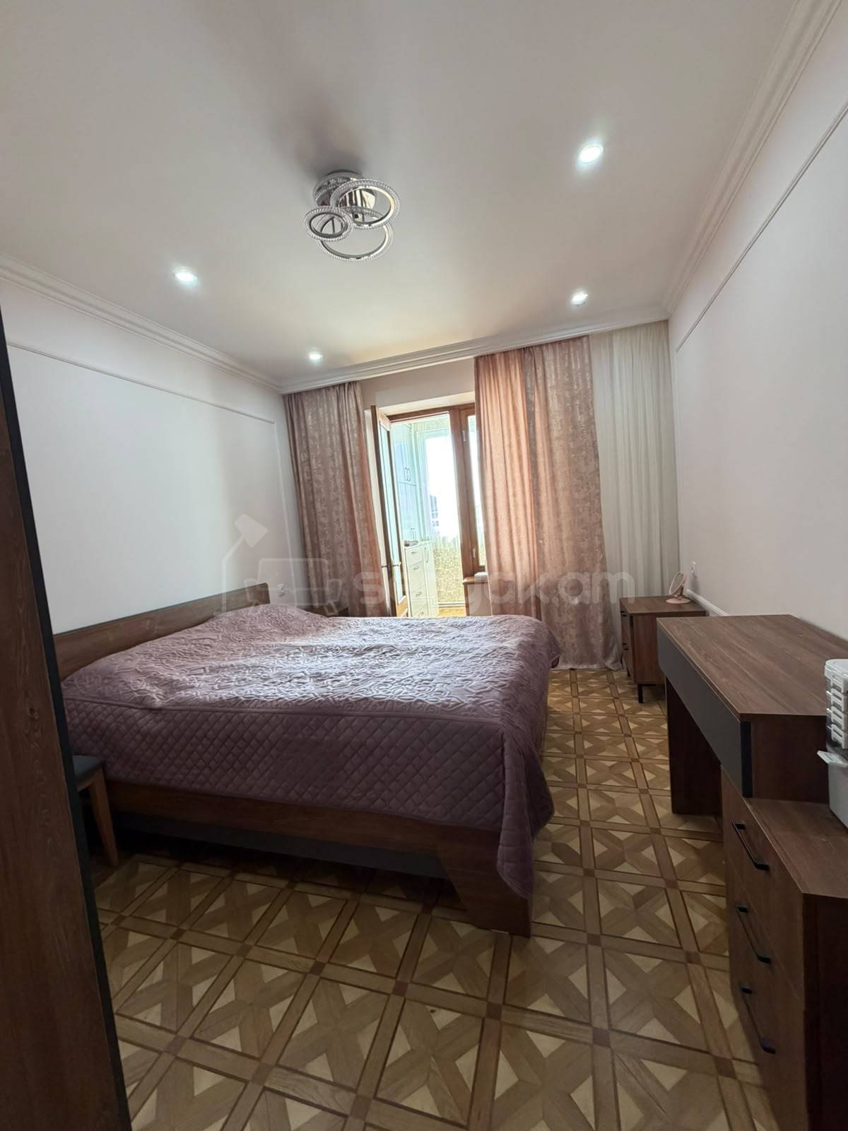 3 Սենյականոց Բնակարան Քարե Շենքում, 96քմ, 5/5 հարկ, Կապիտալ Վերանորոգված