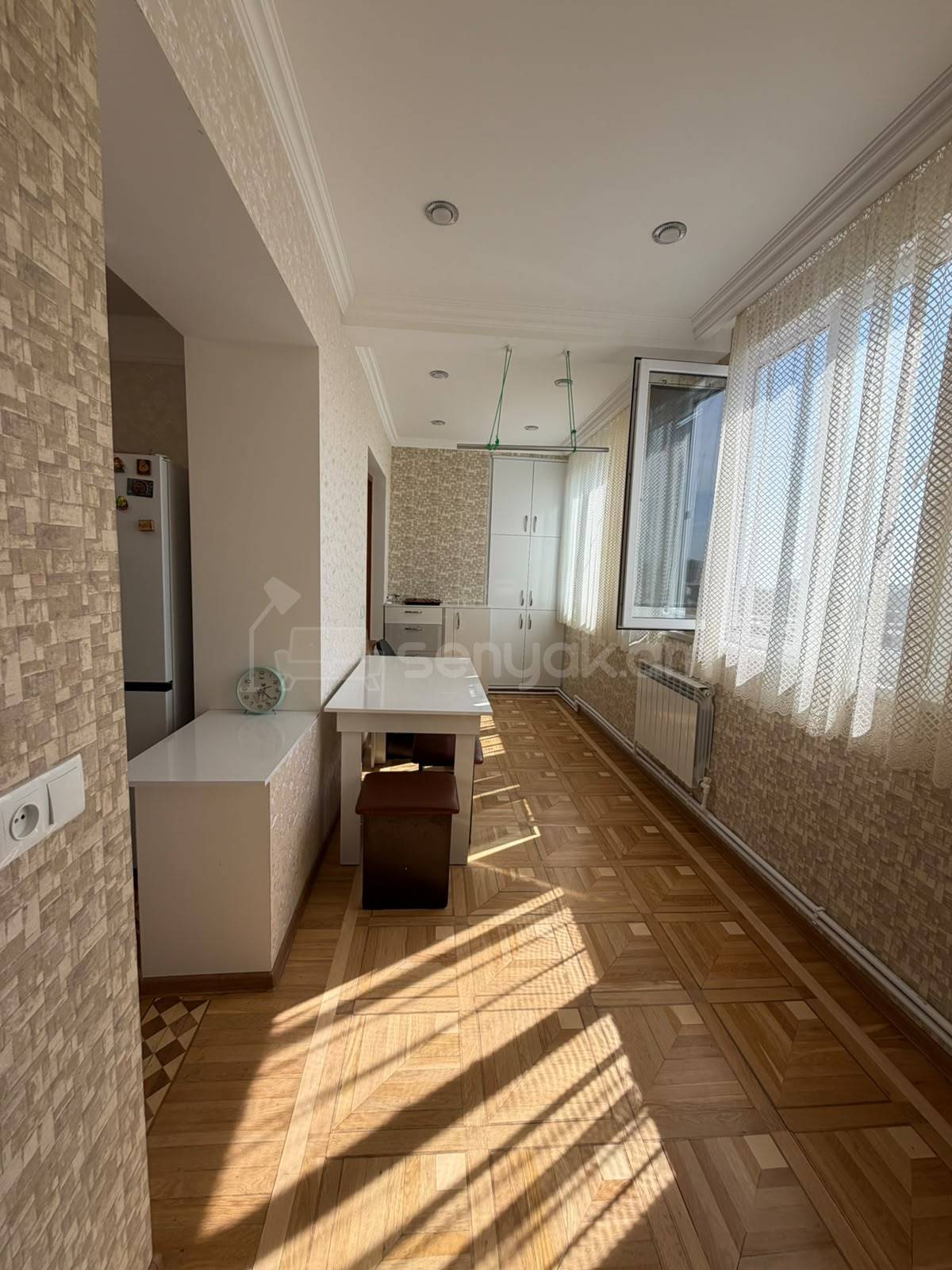 3 Սենյականոց Բնակարան Քարե Շենքում, 96քմ, 5/5 հարկ, Կապիտալ Վերանորոգված