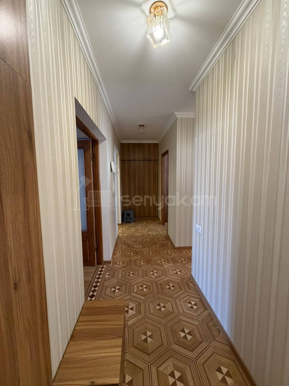 3 Սենյականոց Բնակարան Քարե Շենքում, 96քմ, 5/5 հարկ, Կապիտալ Վերանորոգված