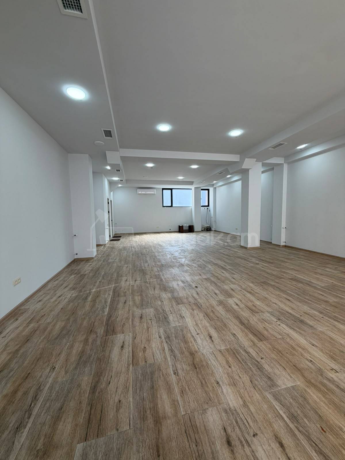 Օֆիսային Տարածք, 250քմ, Կապիտալ Վերանորոգված