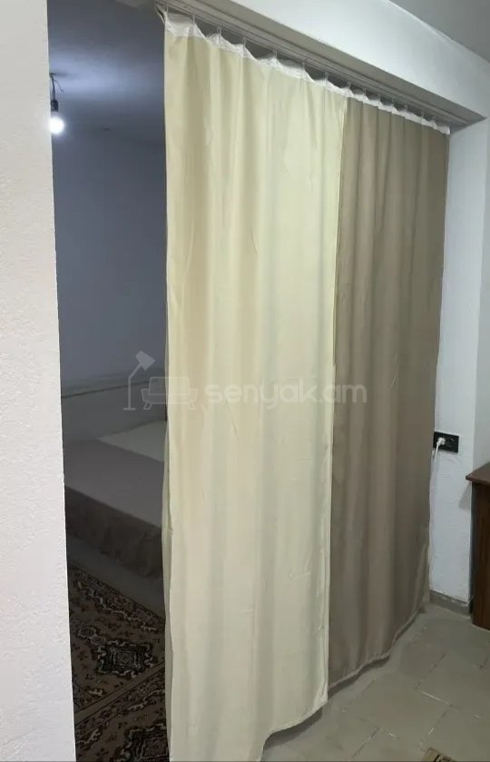 1 Սենյականոց Բնակարան Քարե Շենքում, 25քմ, 1/1 հարկ, Նորմալ Վիճակում, Կահավորված