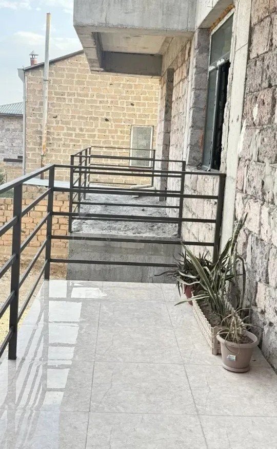 2 Սենյականոց Բնակարան Քարե Շենքում, 50քմ, 2/4 հարկ, Կապիտալ Վերանորոգված