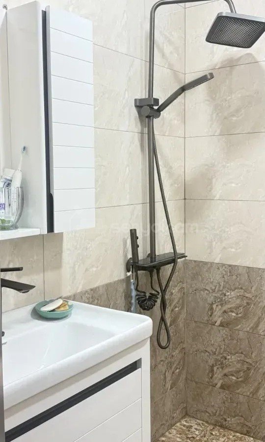 2 Սենյականոց Բնակարան Քարե Շենքում, 50քմ, 2/4 հարկ, Կապիտալ Վերանորոգված