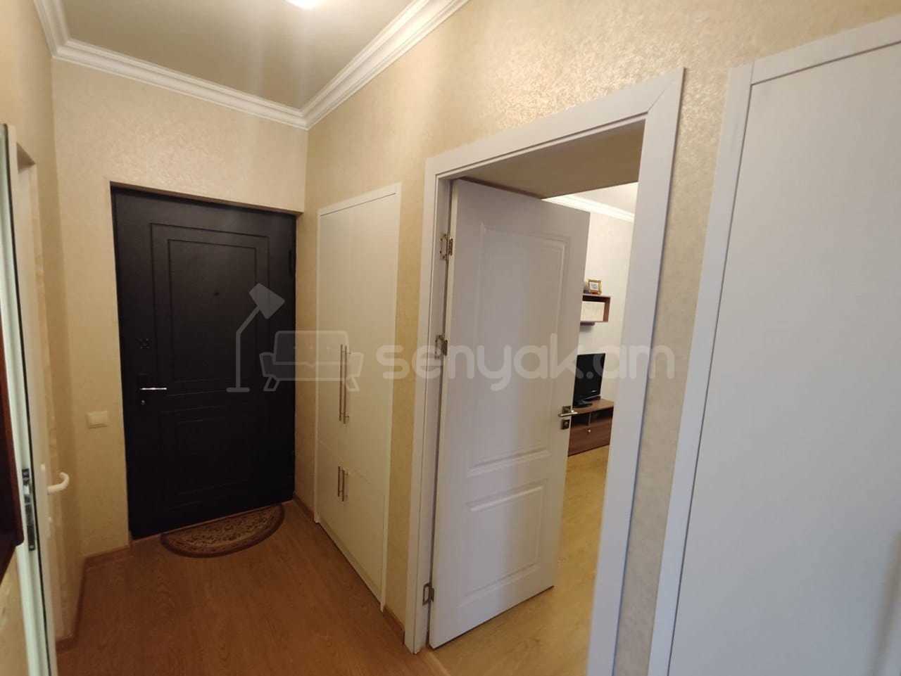 3 Սենյականոց Բնակարան Քարե Շենքում, 75քմ, 5/5 հարկ, Դիզայներական Վերանորոգված