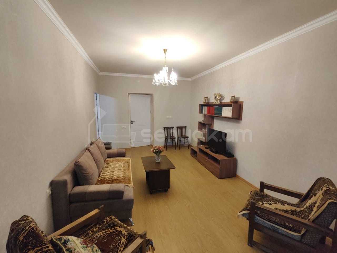 3 Սենյականոց Բնակարան Քարե Շենքում, 75քմ, 5/5 հարկ, Դիզայներական Վերանորոգված