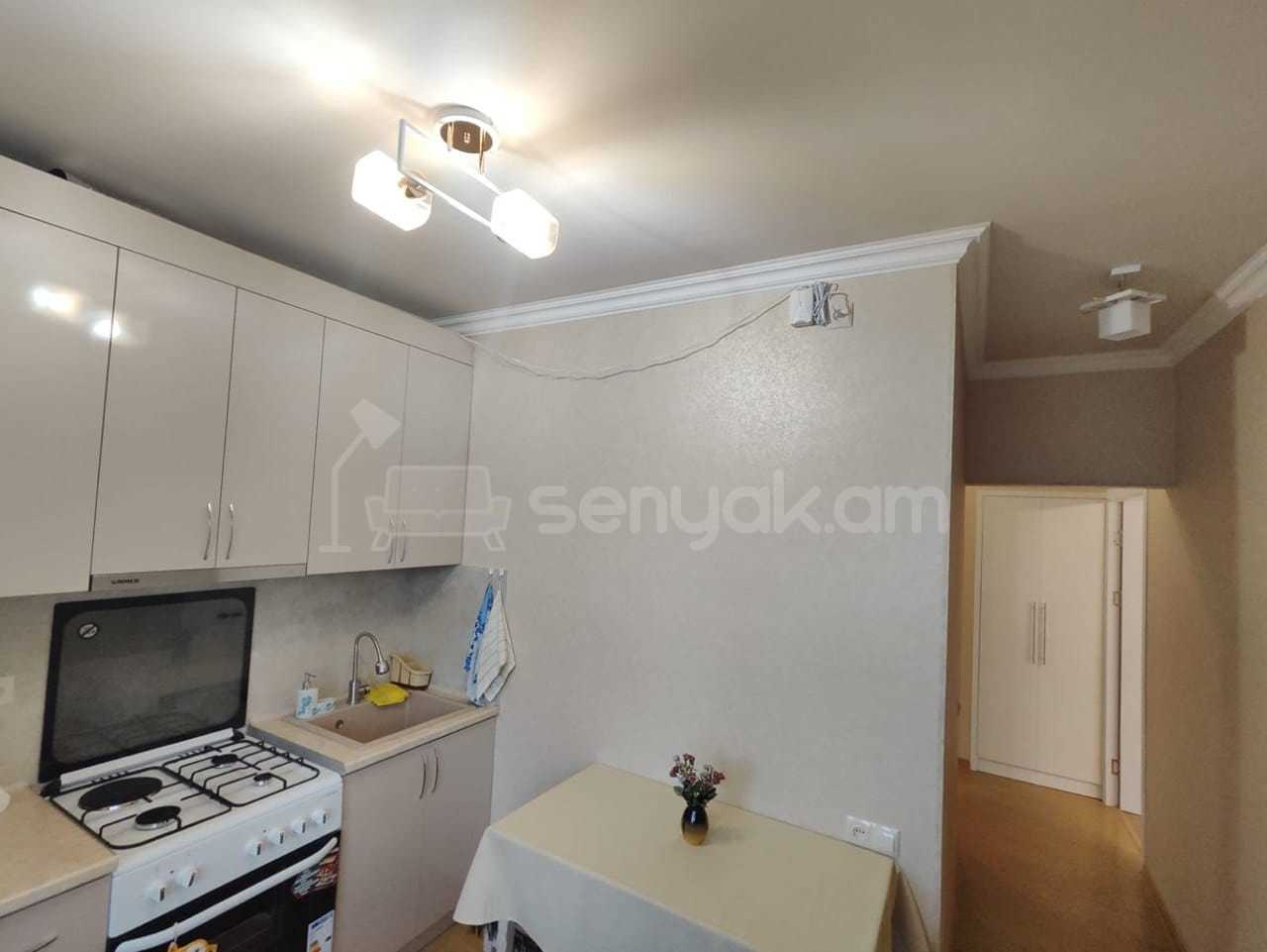 3 Սենյականոց Բնակարան Քարե Շենքում, 75քմ, 5/5 հարկ, Դիզայներական Վերանորոգված