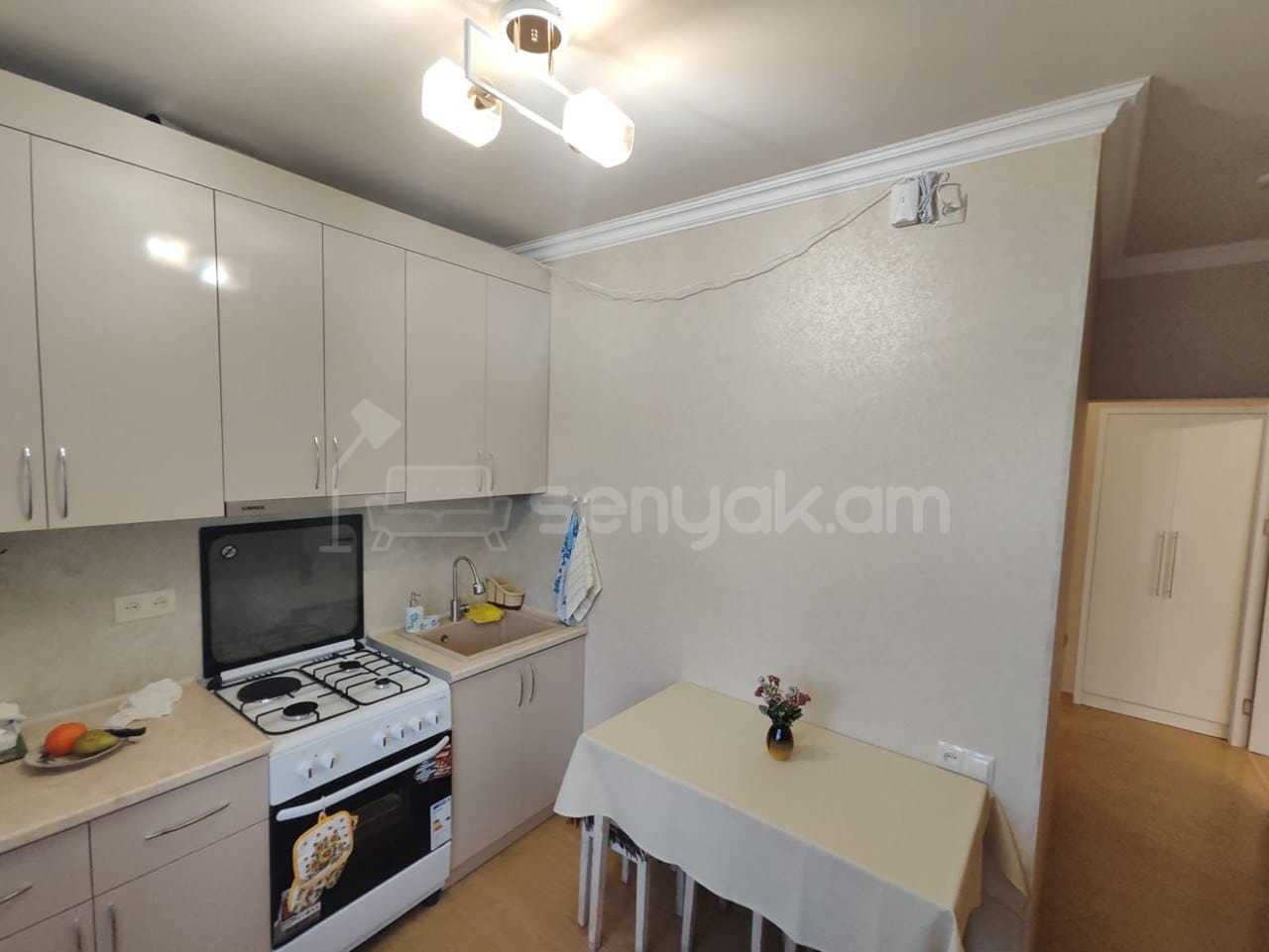 3 Սենյականոց Բնակարան Քարե Շենքում, 75քմ, 5/5 հարկ, Դիզայներական Վերանորոգված