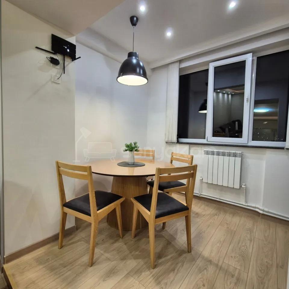 3 Սենյականոց Բնակարան Քարե Շենքում, 83քմ, 5/5 հարկ, Կապիտալ Վերանորոգված