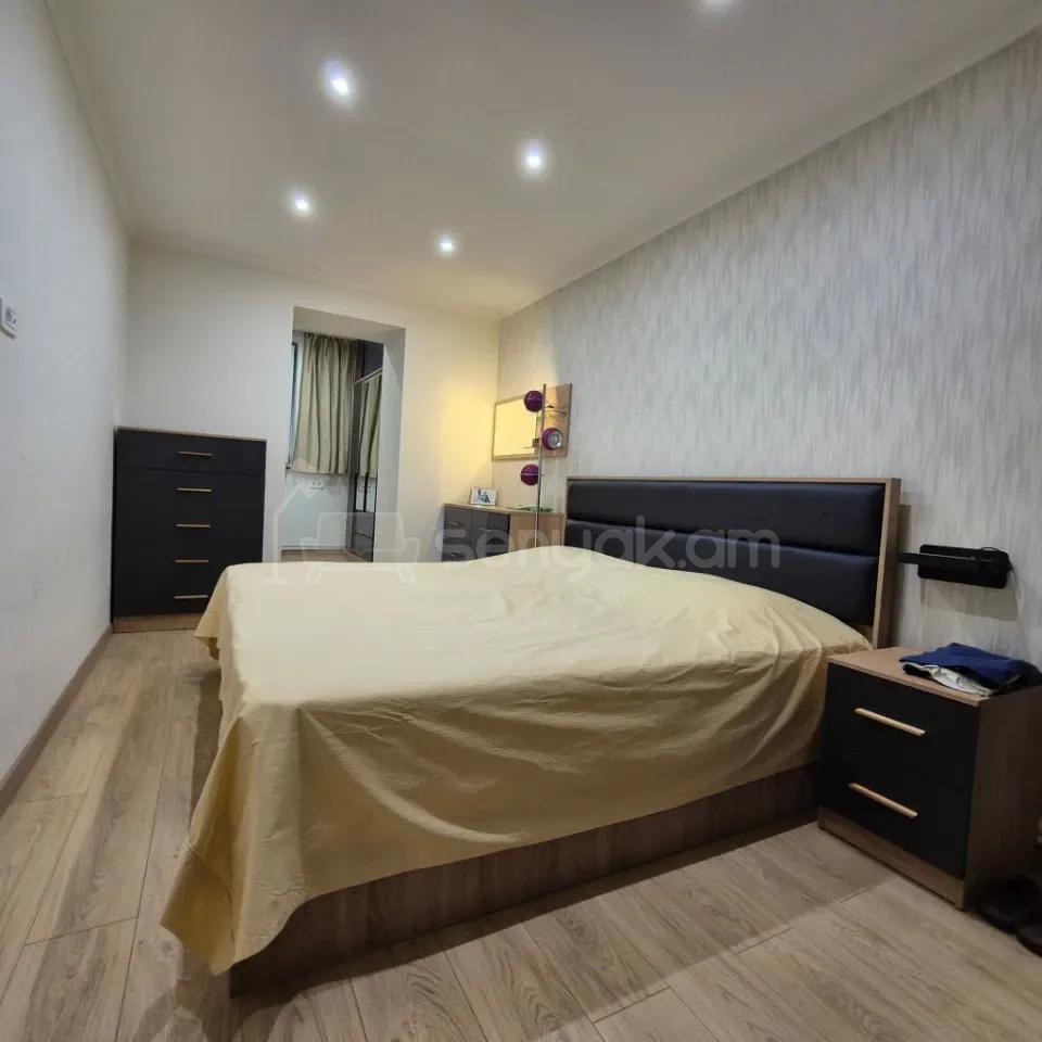 3 Սենյականոց Բնակարան Քարե Շենքում, 83քմ, 5/5 հարկ, Կապիտալ Վերանորոգված