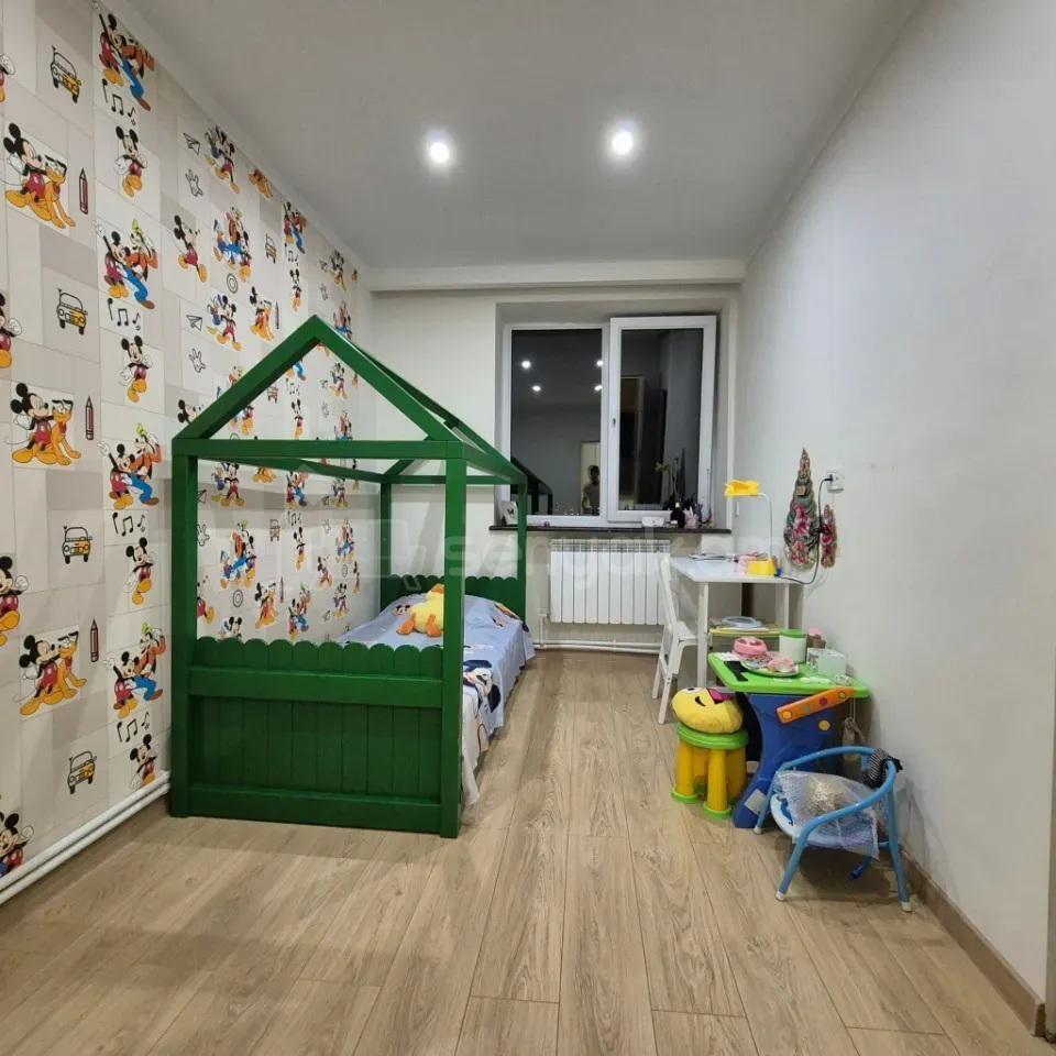 3 Սենյականոց Բնակարան Քարե Շենքում, 83քմ, 5/5 հարկ, Կապիտալ Վերանորոգված