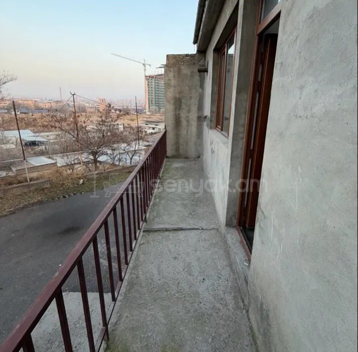 3 Սենյականոց Բնակարան Քարե Շենքում, 75քմ, 2/5 հարկ, Զրոյական Վիճակում