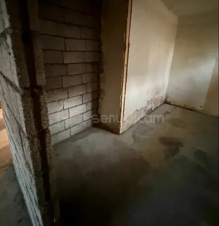 3 Սենյականոց Բնակարան Քարե Շենքում, 75քմ, 2/5 հարկ, Զրոյական Վիճակում