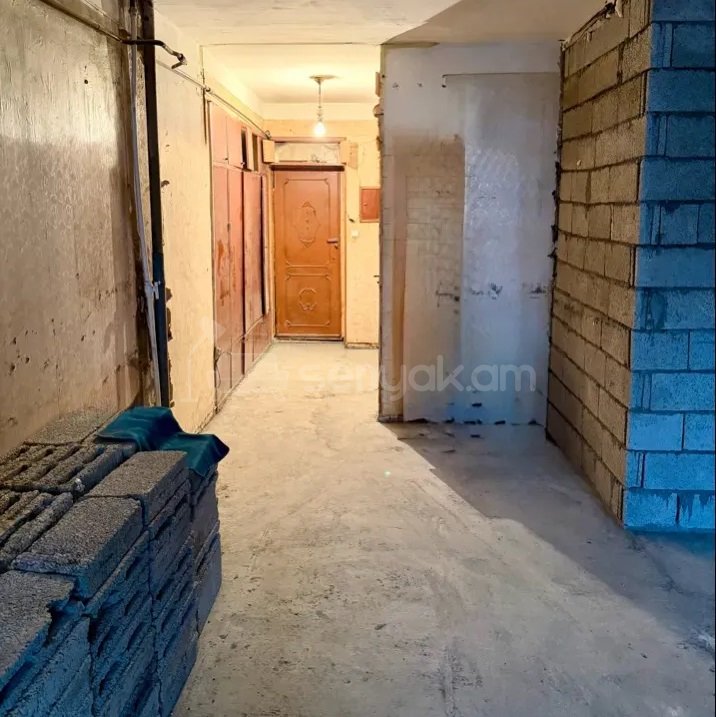 3 Սենյականոց Բնակարան Քարե Շենքում, 75քմ, 2/5 հարկ, Զրոյական Վիճակում