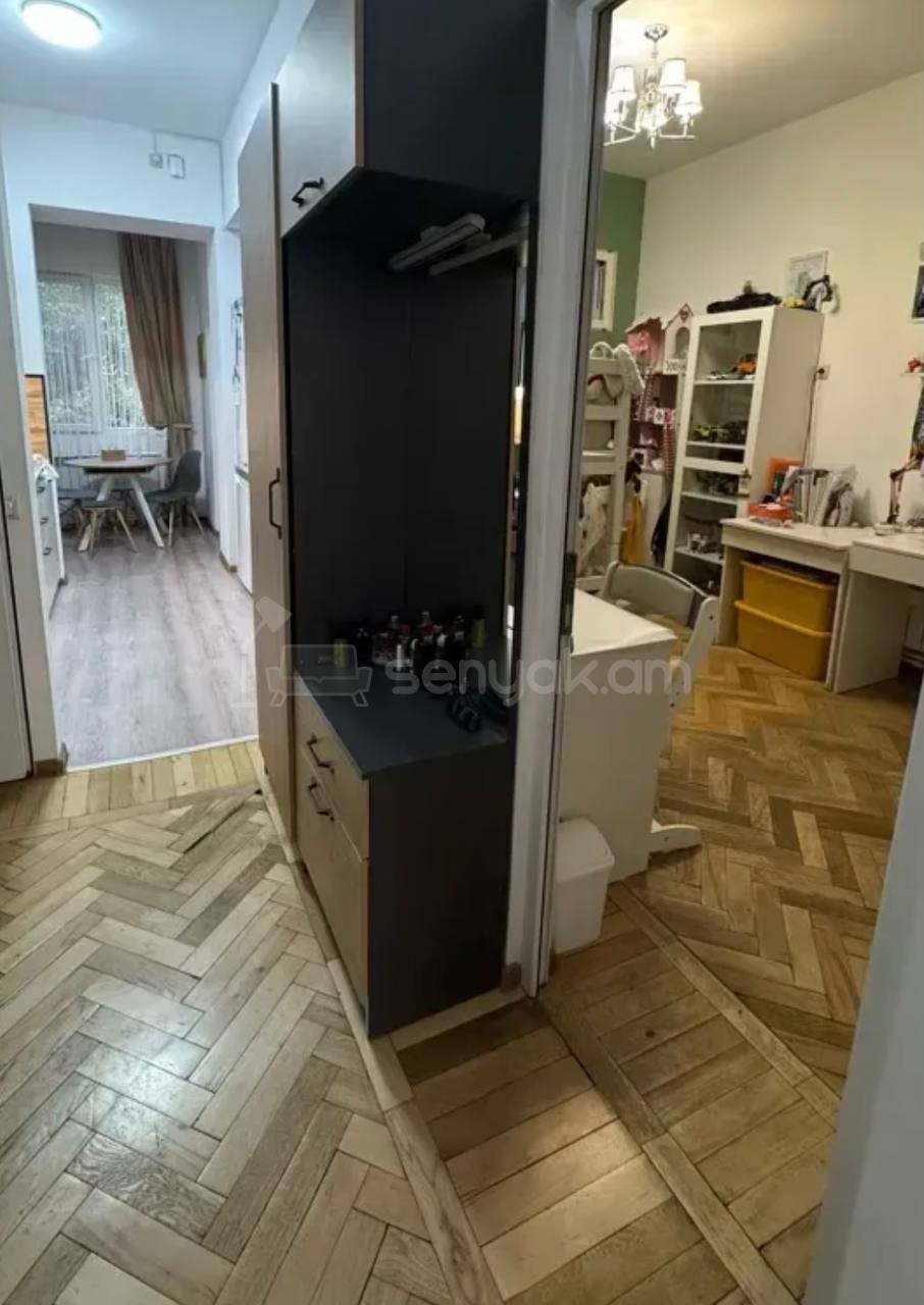 3 Սենյականոց Բնակարան Քարե Շենքում, 60քմ, 2/3 հարկ, Կապիտալ Վերանորոգված