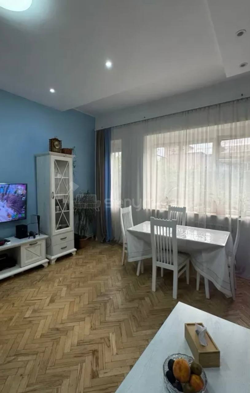 3 Սենյականոց Բնակարան Քարե Շենքում, 60քմ, 2/3 հարկ, Կապիտալ Վերանորոգված