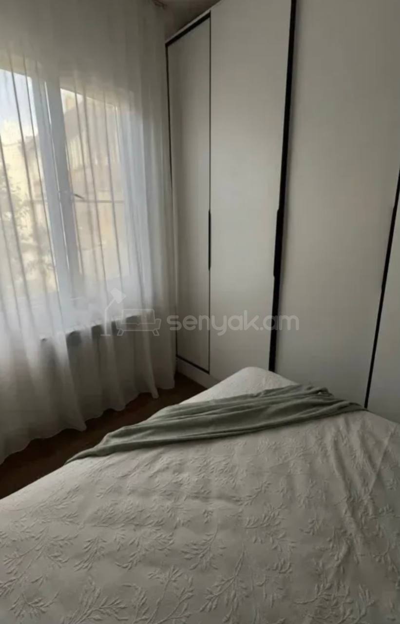 3 Սենյականոց Բնակարան Քարե Շենքում, 60քմ, 2/3 հարկ, Կապիտալ Վերանորոգված