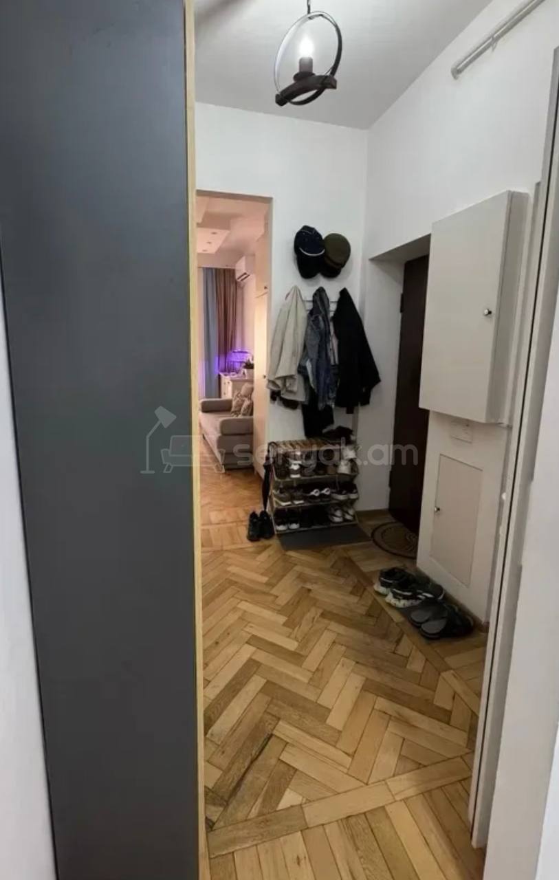 3 Սենյականոց Բնակարան Քարե Շենքում, 60քմ, 2/3 հարկ, Կապիտալ Վերանորոգված