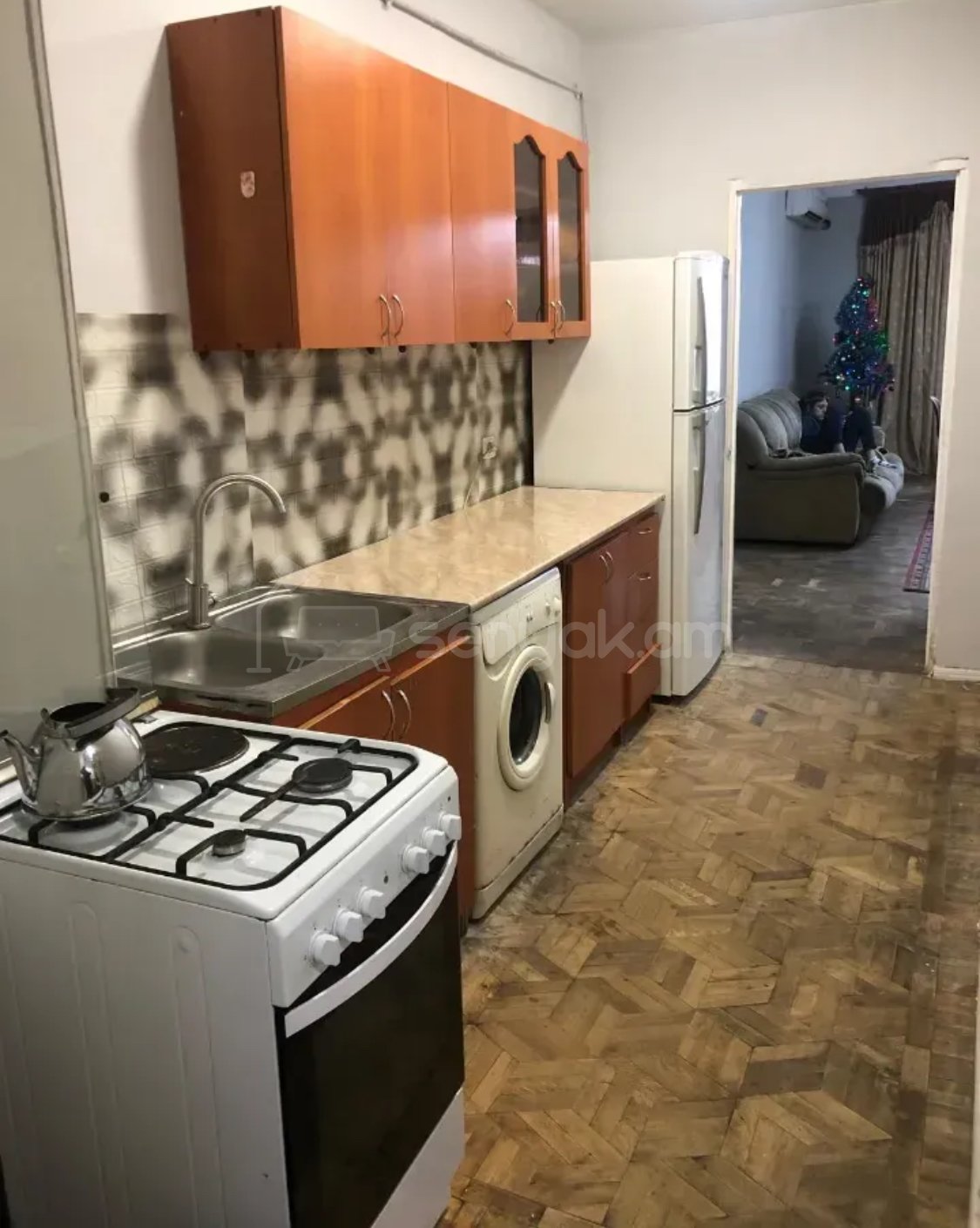 3 Սենյականոց Բնակարան Քարե Շենքում, 105քմ, 1/3 հարկ, Կոսմետիկ Վերանորոգված