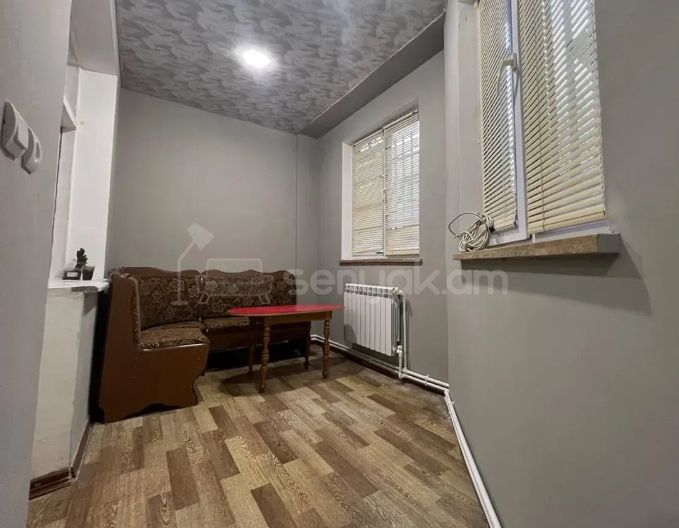 3 Սենյականոց Բնակարան Քարե Շենքում, 105քմ, 1/3 հարկ, Կոսմետիկ Վերանորոգված