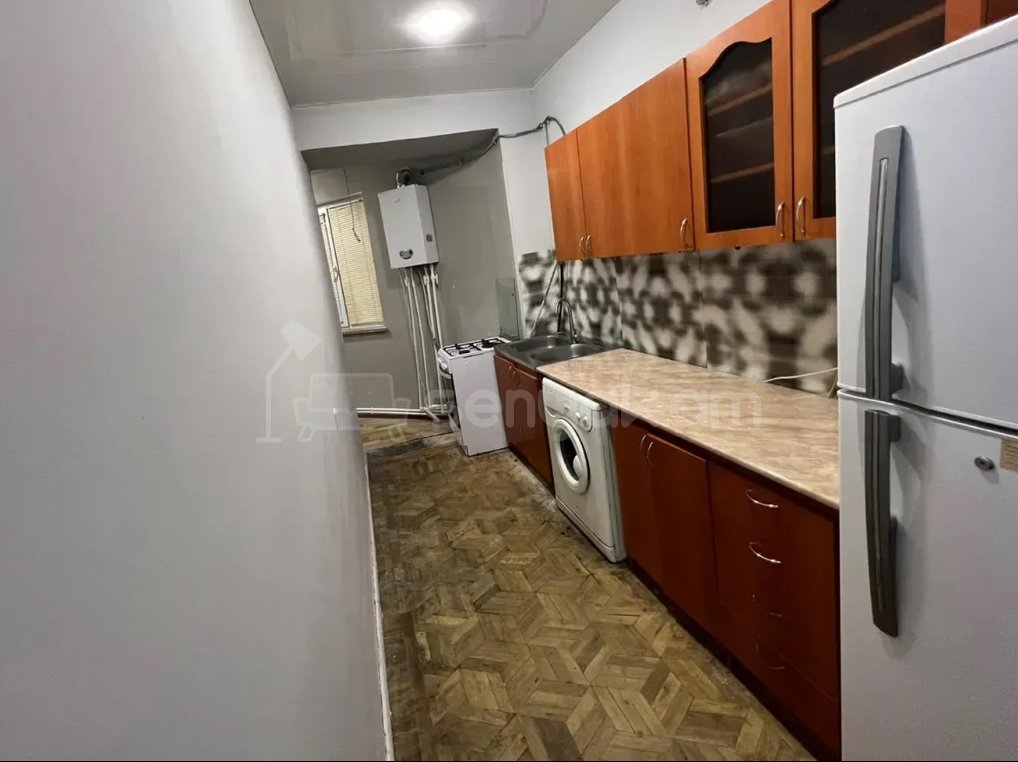 3 Սենյականոց Բնակարան Քարե Շենքում, 105քմ, 1/3 հարկ, Կոսմետիկ Վերանորոգված