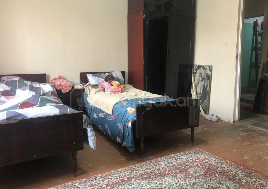 3 Սենյականոց Բնակարան Քարե Շենքում, 105քմ, 1/3 հարկ, Կոսմետիկ Վերանորոգված