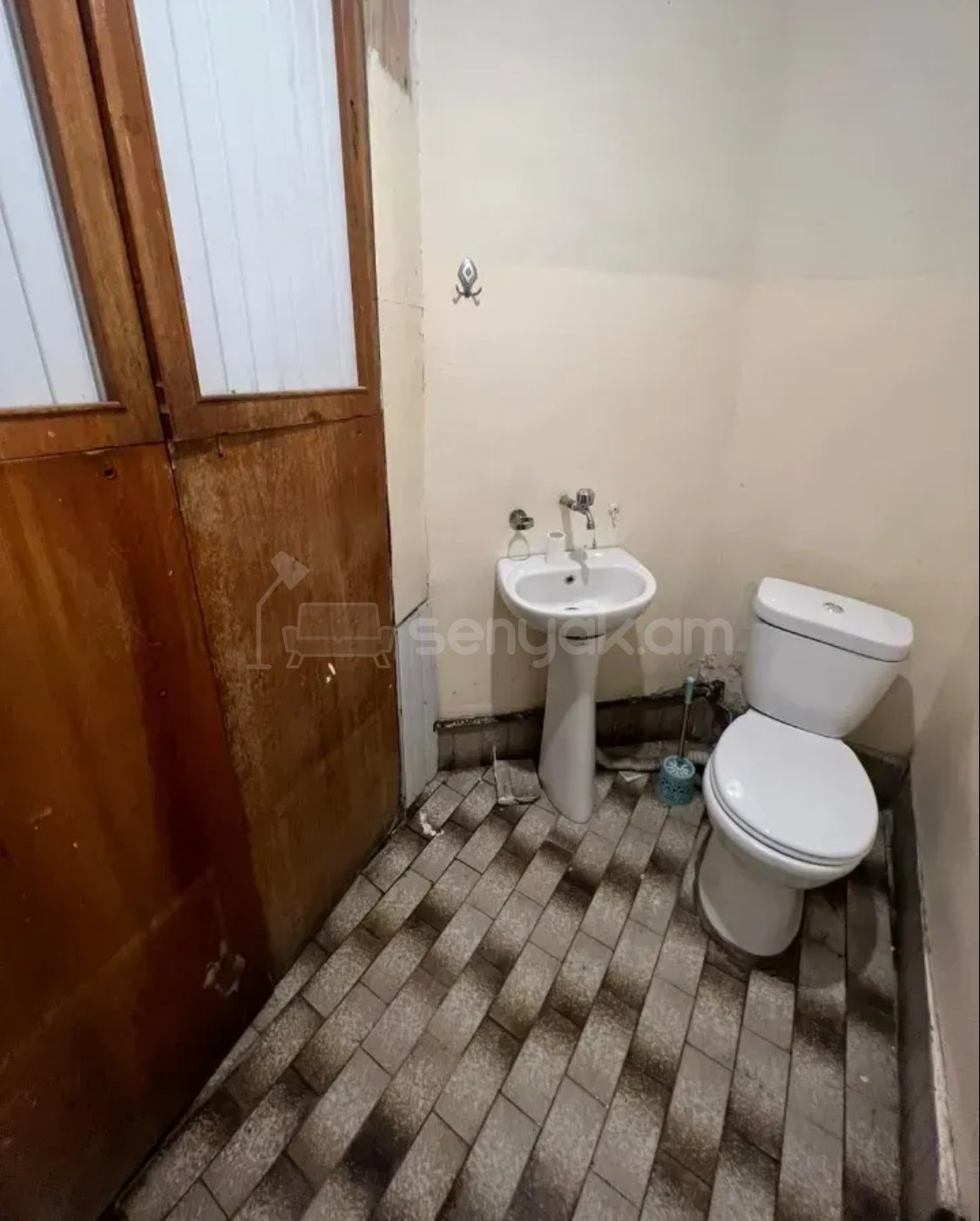 3 Սենյականոց Բնակարան Քարե Շենքում, 105քմ, 1/3 հարկ, Կոսմետիկ Վերանորոգված
