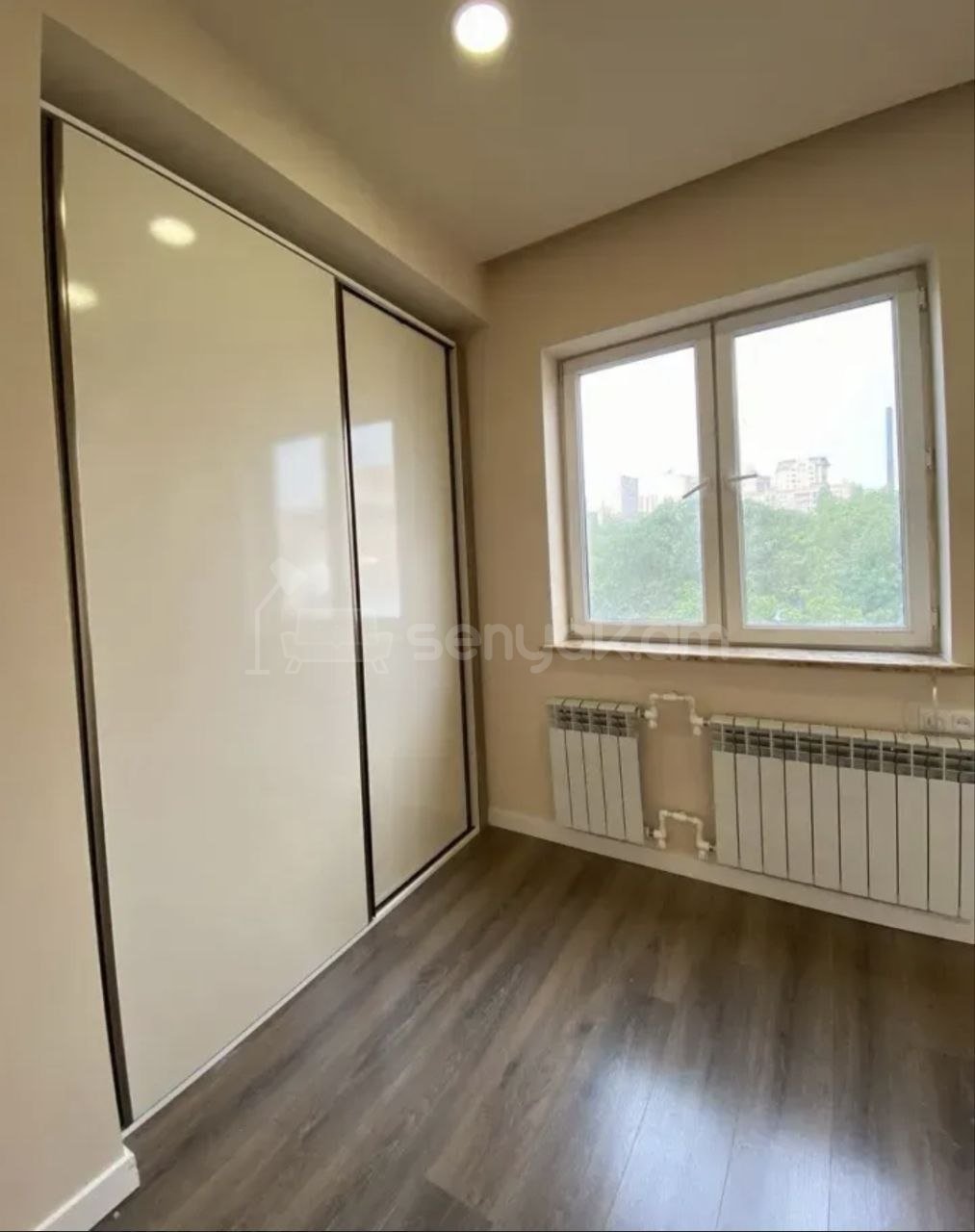 2 Սենյականոց Բնակարան Քարե Շենքում, 56քմ, 4/5 հարկ, Կապիտալ Վերանորոգված