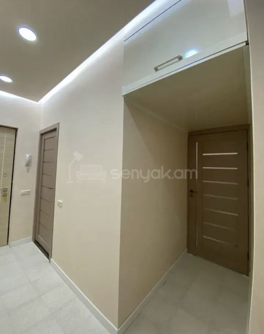 2 Սենյականոց Բնակարան Քարե Շենքում, 56քմ, 4/5 հարկ, Կապիտալ Վերանորոգված