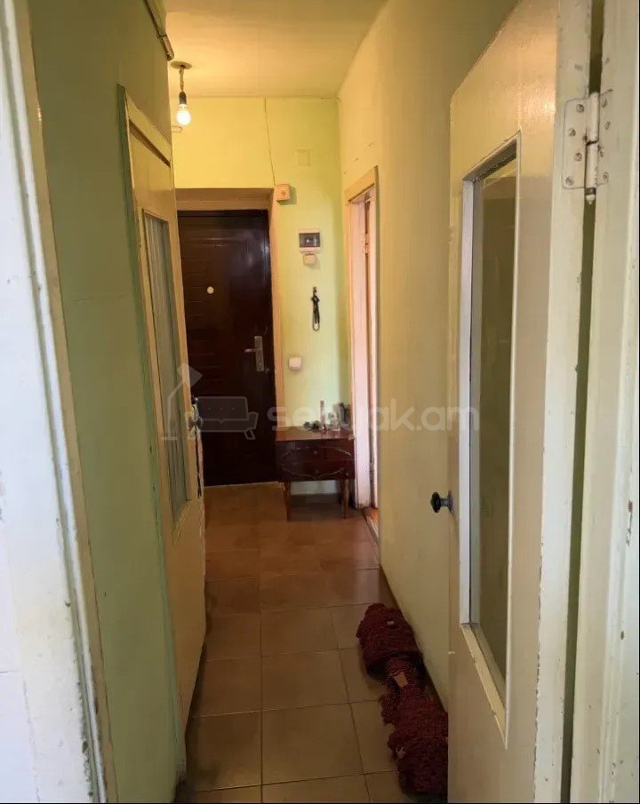 1 Սենյականոց Բնակարան Քարե Շենքում, 32քմ, 4/4 հարկ, Նորմալ Վիճակում